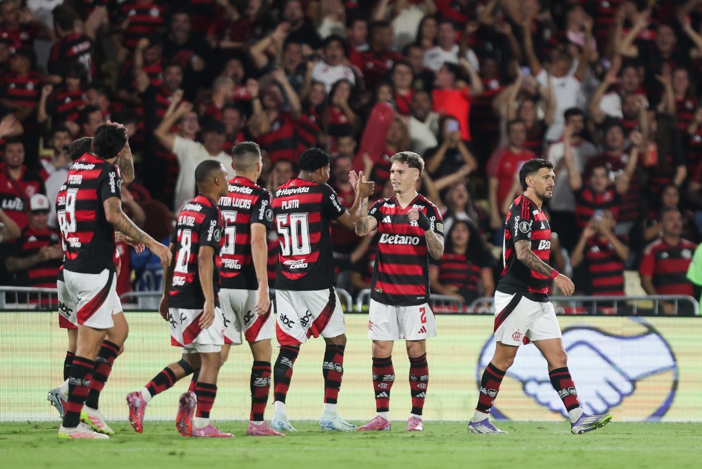 Flamengo X Estudiantes. Sabor de Polêmica: Arbitragem decisiva